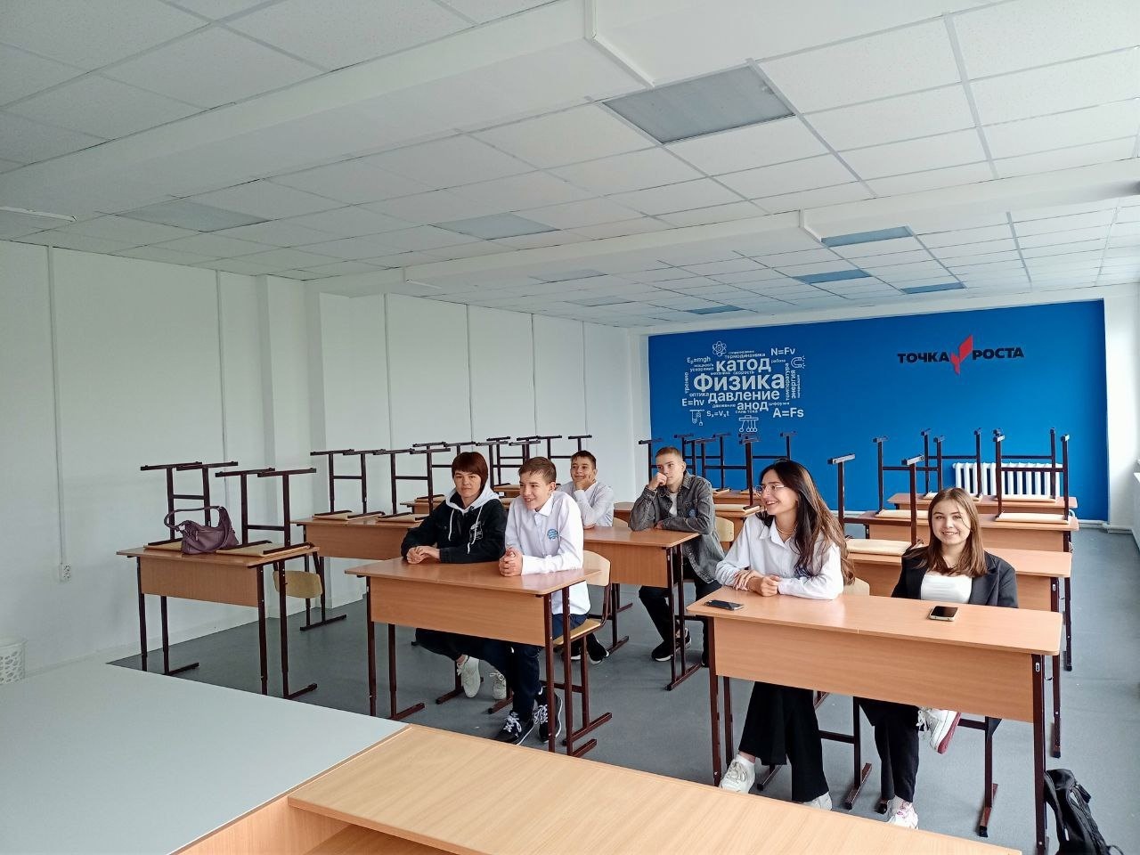 Первые гости в кабинете физики Первые гости в кабинете физики